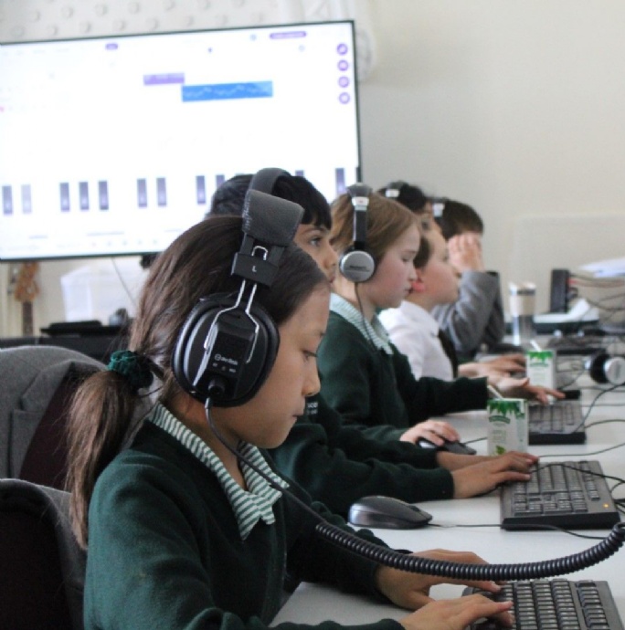 News » Year 4 Explore Music In Technology Workshop